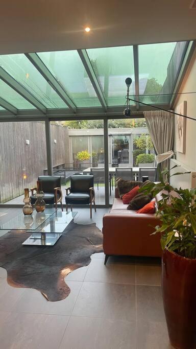 Centre Private Carparking Apartment